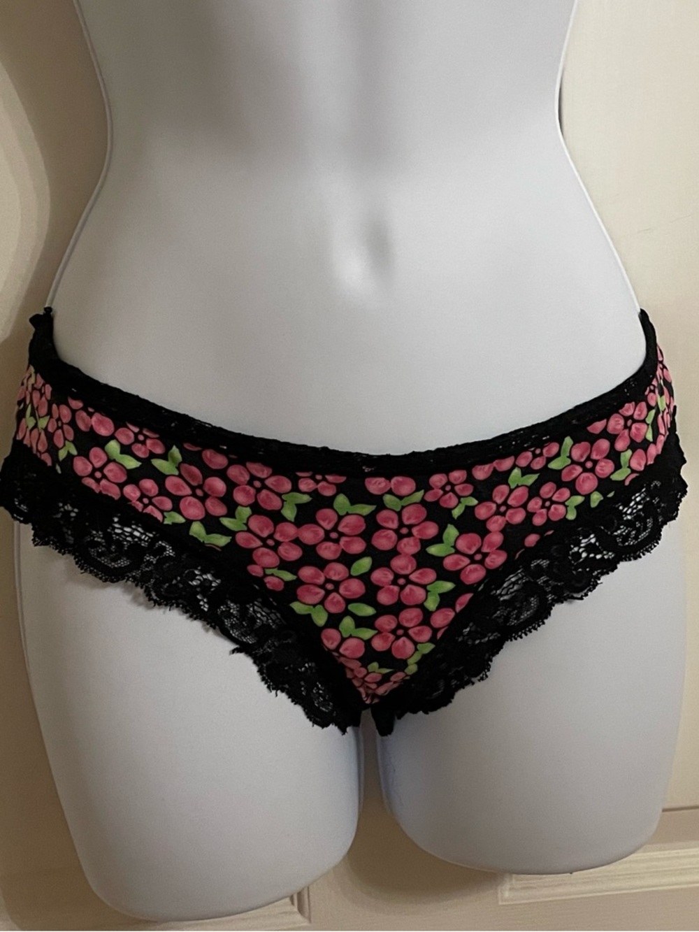 Victoria’s Secret Pink and Green floral low rise hipsters with black lace, Med